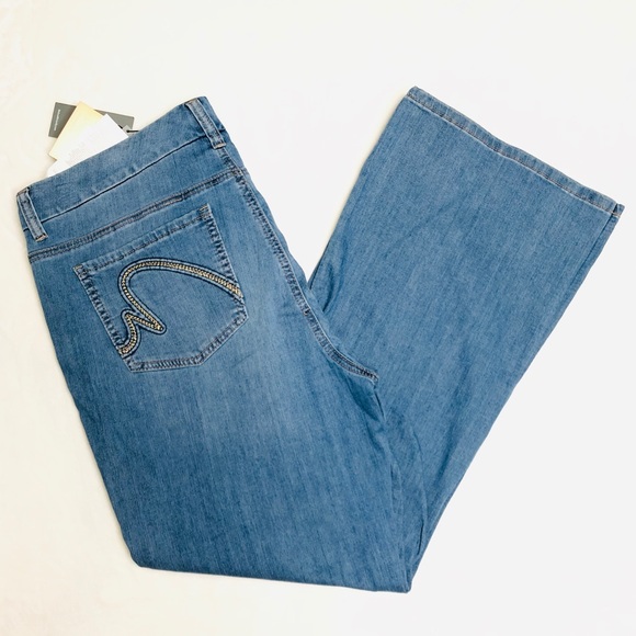 Melissa McCarthy Slimming Silhouette Flare Jeans - Picture 4 of 8